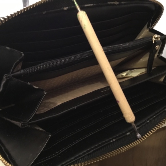 KATE SPADE ZIP AROUND WALLET CALL OUT - Picture 9 of 10